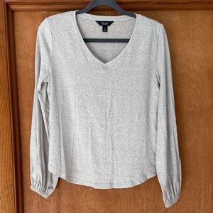 Simply Vera Light cream/tan V-Neck Sweater
